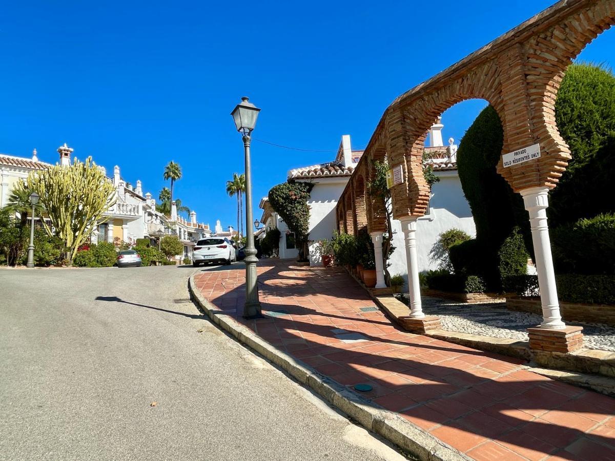 Semidetached Duplex Home At Puebla Aida, Mijas Golf With Pool, Golf And Sea Views Málaga Esterno foto